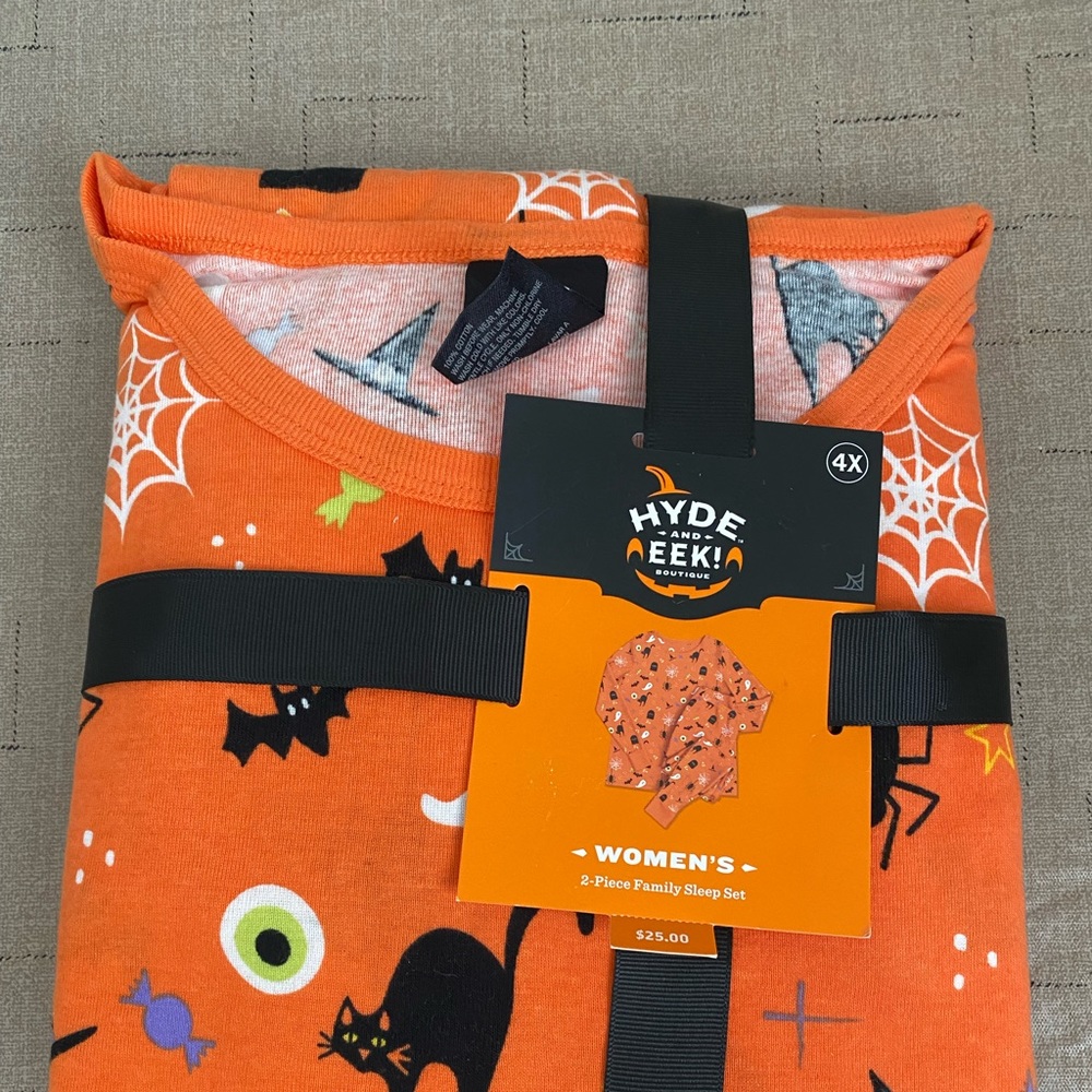 New Halloween print 2-piece pajamas.4x 🎃